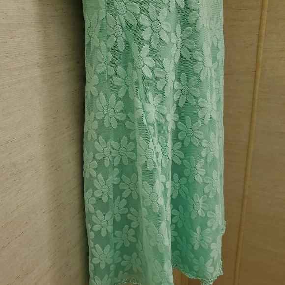UO kimchi blue embroidery floral dress (M) - Picture 5 of 8